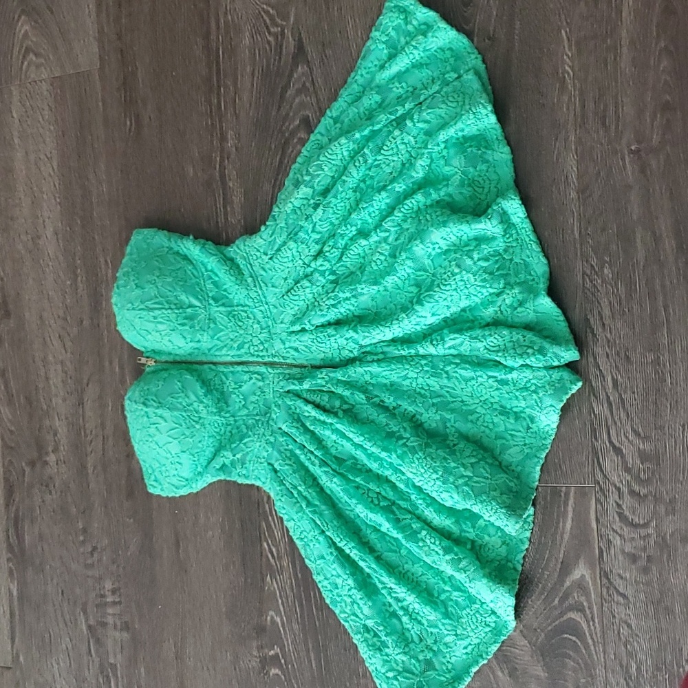 💚 Green Lace Material Girl Romper - Small Strapless with Pockets and Straps